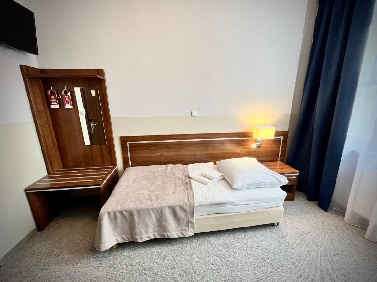 Hotel Szyndzielnia ビエルスコ・ビアバ エクステリア 写真