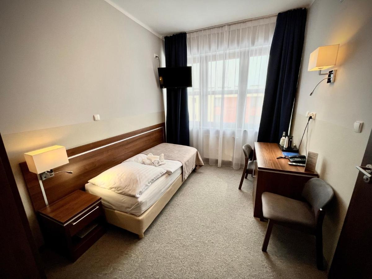 Hotel Szyndzielnia ビエルスコ・ビアバ エクステリア 写真
