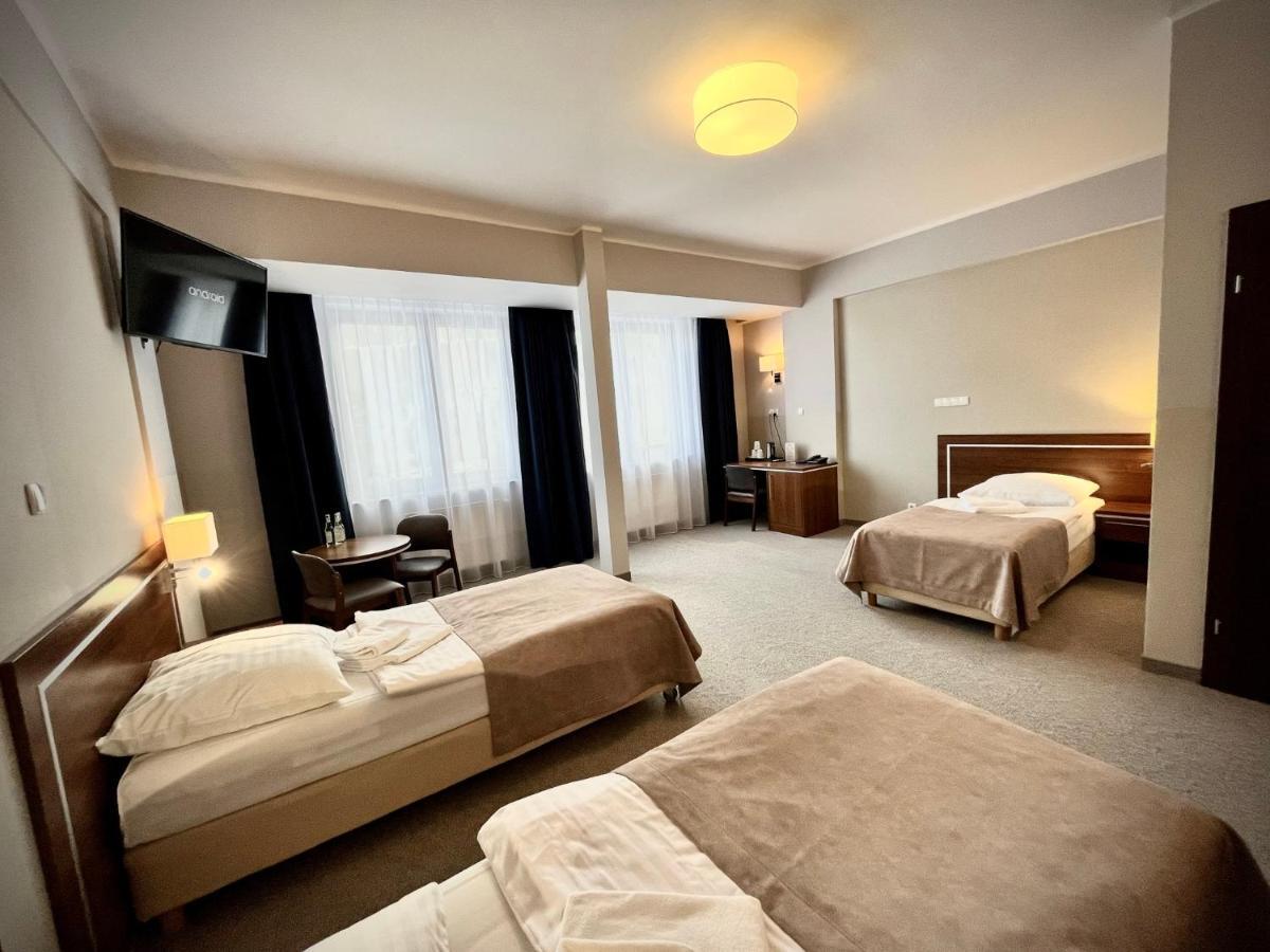 Hotel Szyndzielnia ビエルスコ・ビアバ エクステリア 写真