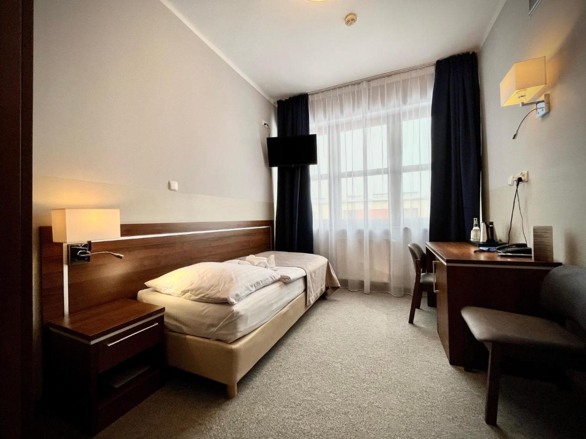 Hotel Szyndzielnia ビエルスコ・ビアバ エクステリア 写真